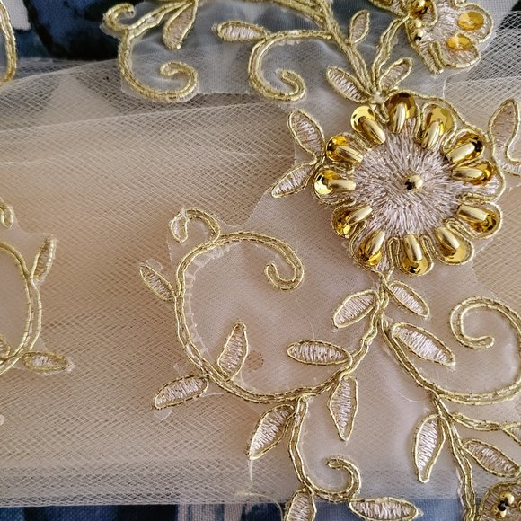 2 Embellishments and Tulle - Picture 3 of 4